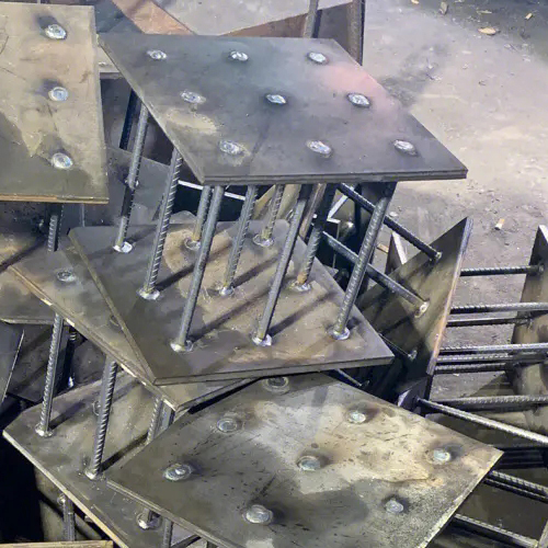 在确定海南藏族自治州预埋件位置时，需要考虑以下几点